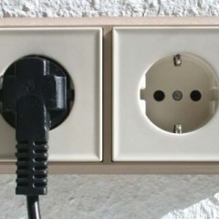 What should be the height for installing outlets according to the rules?