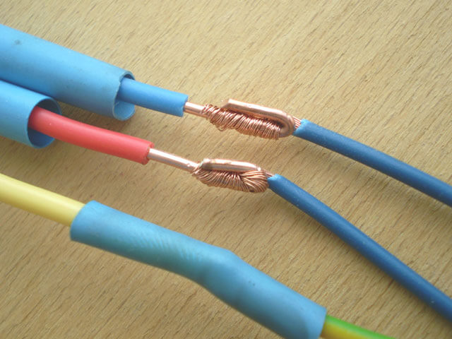 Свързване на единичен и жилен проводник