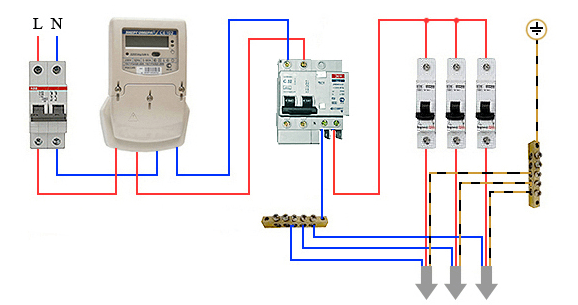 Circuit with introductory protective device