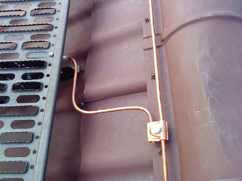 Връзка на проводник на покрива