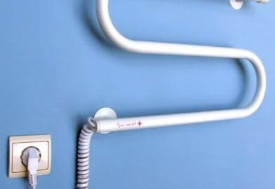 Features of installing an electric heated towel rail in the bathroom