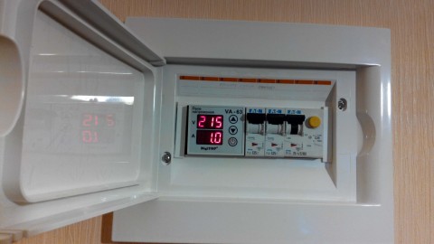 Instructions for connecting the voltage monitoring relay