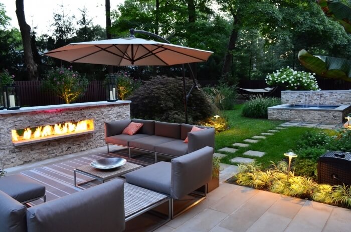 Outdoor fireplace