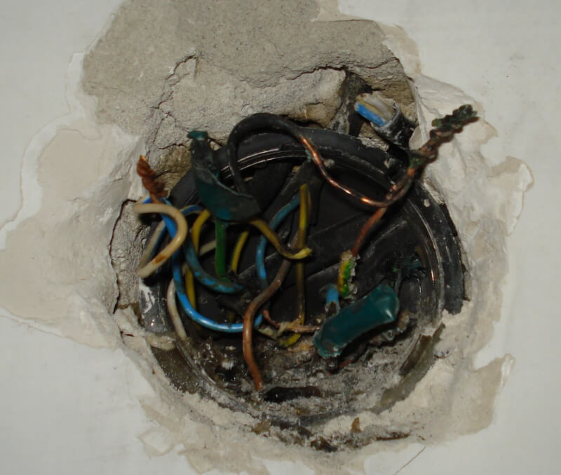 Faulty electrical wiring in the apartment