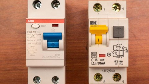What is the difference between electromechanical RCD and electronic?
