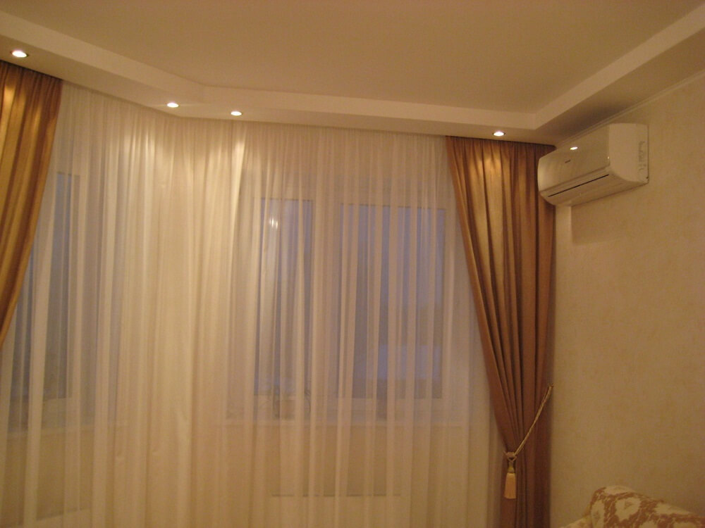 Spotlights curtains