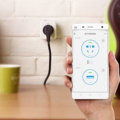 How does a Wi-Fi outlet work and what are its advantages?