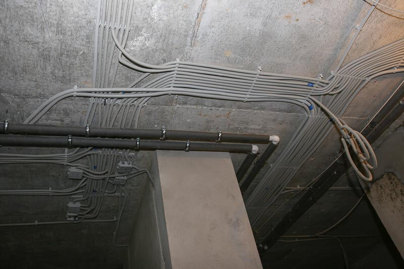 Electrical wiring on the ceiling