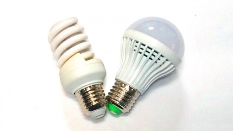 Which is better: LED bulbs or energy-saving?