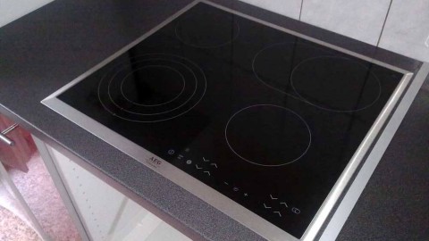 How to install a built-in hob in the countertop?