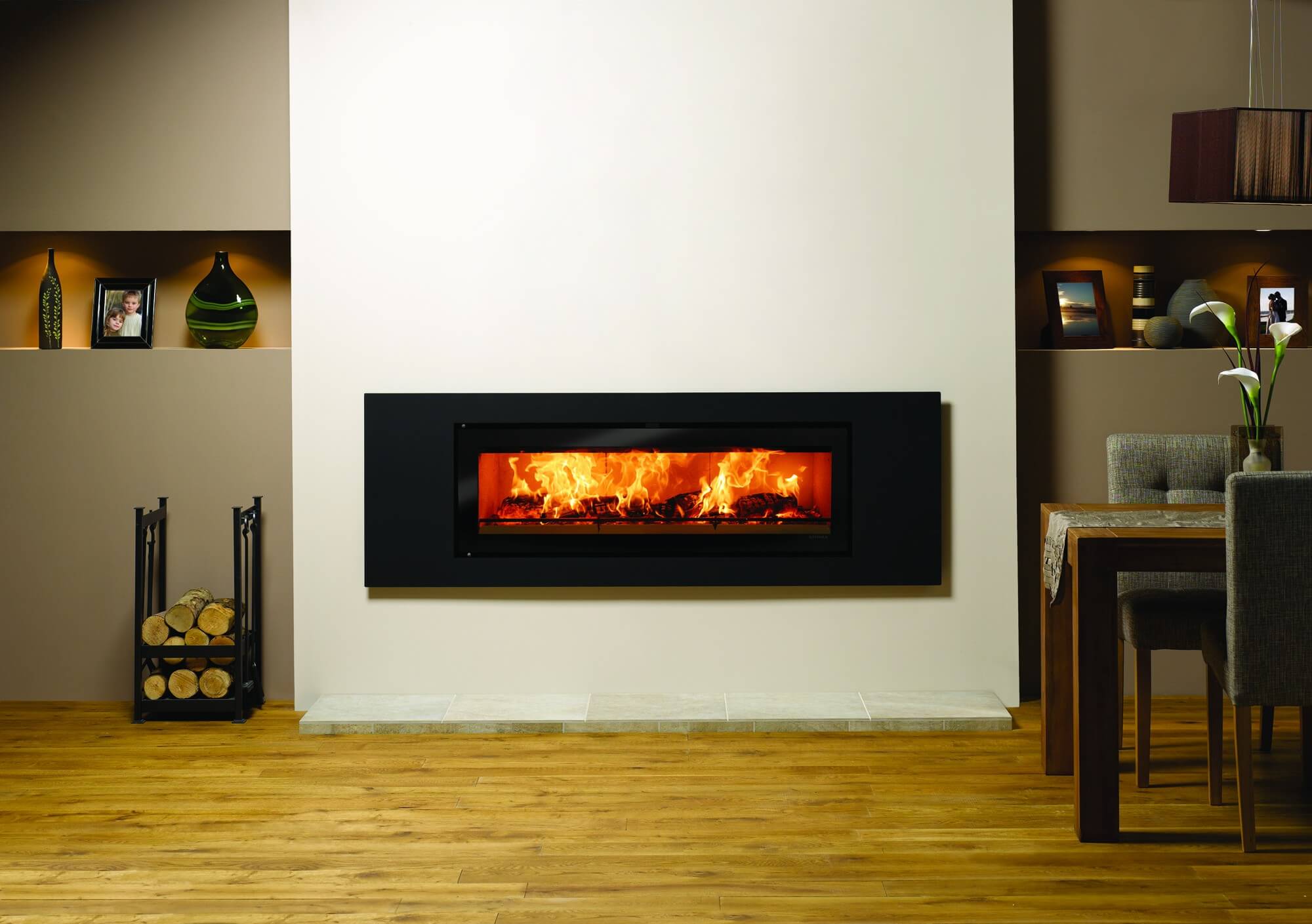 Wall-mounted electric heater for an apartment