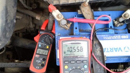 Измерване на ток на акумулатора на автомобила