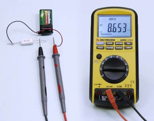 Measurement in a circuit with a resistor and a Krona battery